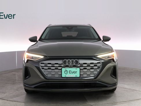 Used 2024 Audi Q8 e-tron Premium Plus w/ Premium Plus Package image 3