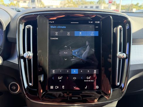 Certified 2023 Volvo XC40 B4 Core w/ Climate Package image 22