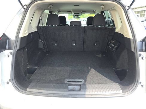 Used 2024 Nissan Rogue S AWD/4WD image 9
