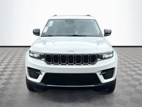 Used 2024 Jeep Grand Cherokee Laredo RWD image 30
