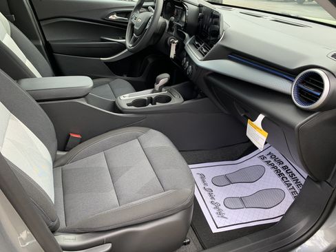 New 2026 Chevrolet Trax LS w/ LS Convenience Package FWD image 22