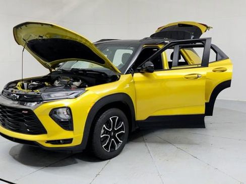 Used 2023 Chevrolet TrailBlazer RS w/ Sun and Liftgate Package image 9