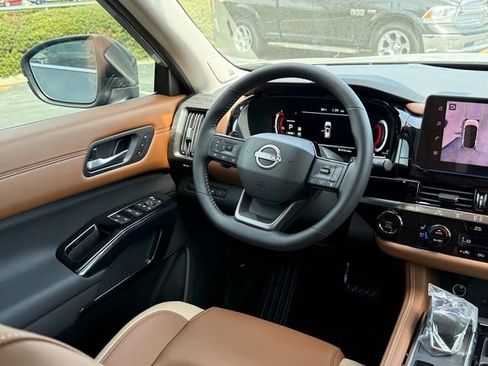 New 2026 Nissan Pathfinder Platinum AWD/4WD image 10