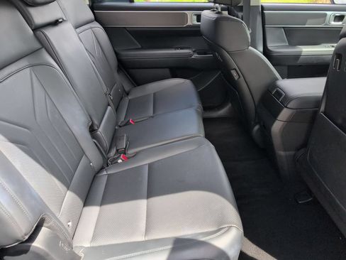 Used 2025 Hyundai Santa Fe SEL FWD image 30