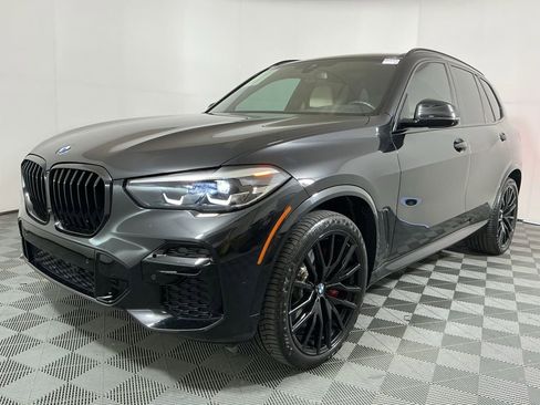 Certified 2022 BMW X5 xDrive40i w/ M Sport Package image 2