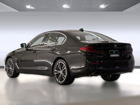 Certified 2023 BMW 530e w/ Convenience Package image 3