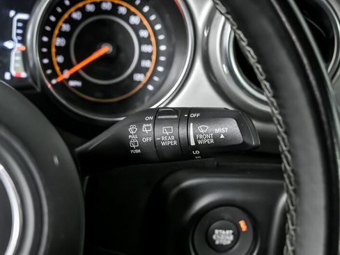 Used 2020 Jeep Wrangler Unlimited Sahara image 27