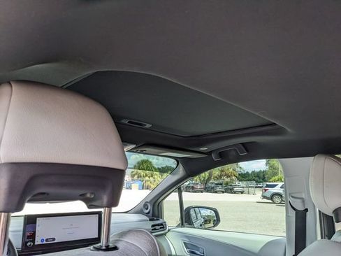Used 2025 Toyota Sienna XSE w/ XSE Plus Package FWD image 20