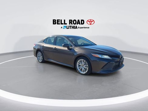 Used 2018 Toyota Camry XLE image 2
