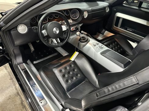 Used 2005 Ford GT RWD image 22