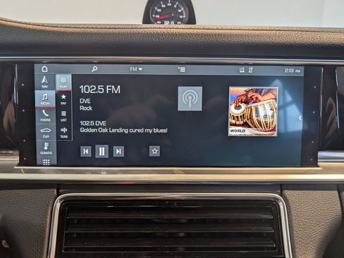 Used 2018 Porsche Panamera 4S image 20