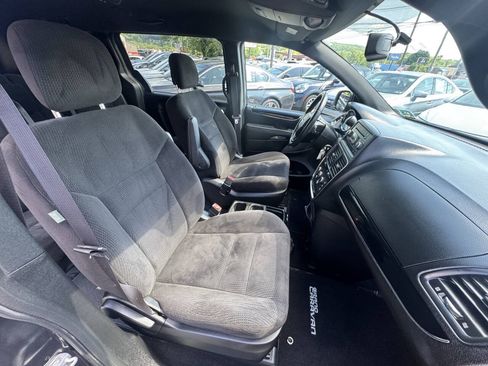 Used 2014 Dodge Grand Caravan SE FWD image 20