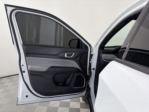 Used 2023 Jeep Compass Sport image 10