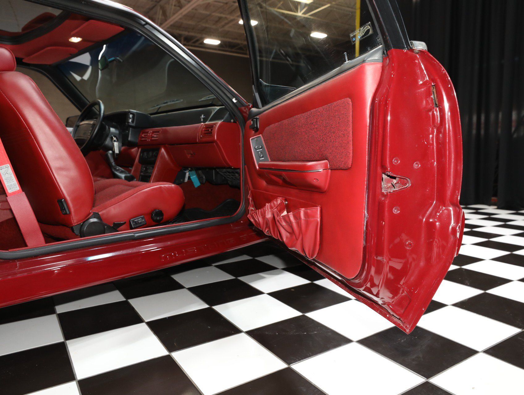 Used 1990 Ford Mustang GT RWD image 37