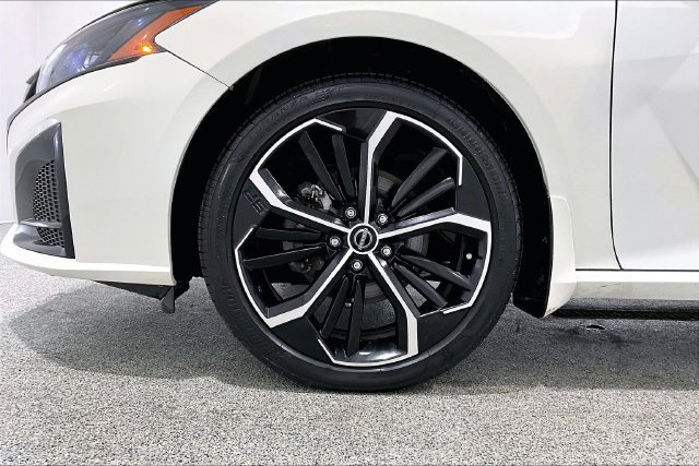 Used 2023 Nissan Altima 2.5 SR AWD/4WD image 42
