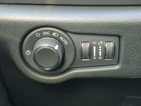 New 2026 Chrysler Voyager LX FWD image 27