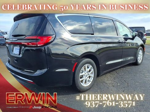 Certified 2024 Chrysler Pacifica Touring-L image 7