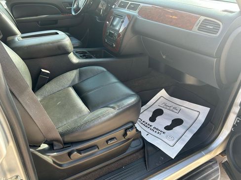 Used 2010 Chevrolet Avalanche LT w/ Regional Value Package image 12