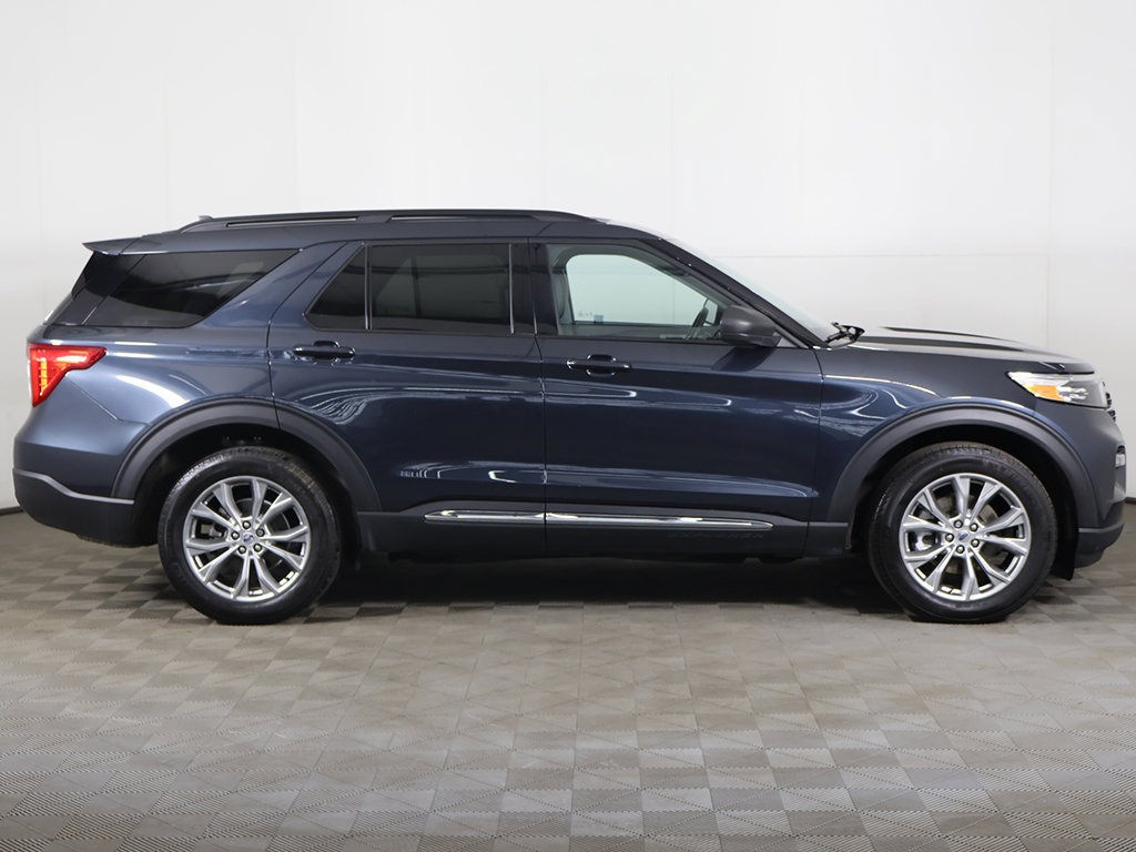 Used 2024 Ford Explorer XLT w/ Equipment Group 202A AWD/4WD image 19