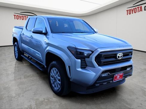 Used 2025 Toyota Tacoma SR5 AWD/4WD image 6