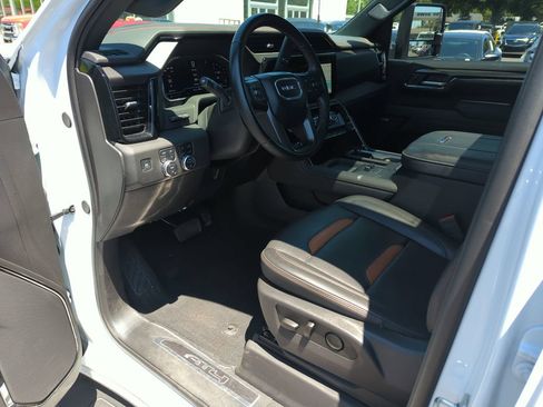 Used 2025 GMC Sierra 2500 AT4 w/ AT4 Premium Plus Package AWD/4WD image 10