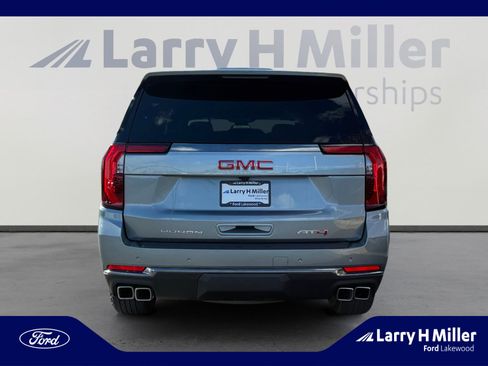 Used 2025 GMC Yukon XL AT4 image 4