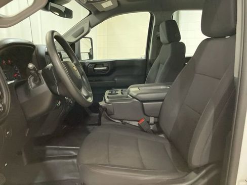 Used 2025 Chevrolet Silverado 3500 W/T image 11
