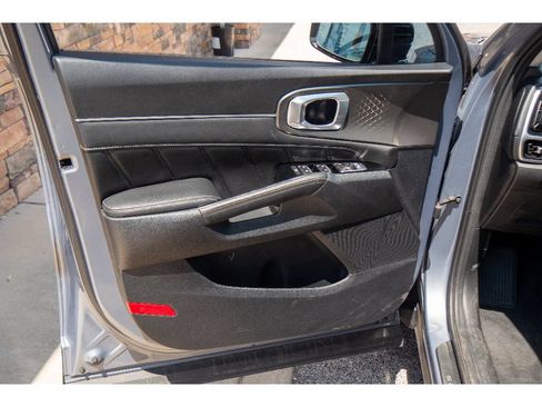 Used 2023 Kia Sorento SX AWD/4WD image 10
