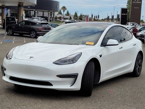 Used 2022 Tesla Model 3 Long Range AWD/4WD image 16