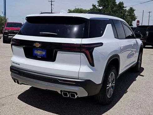 Used 2025 Chevrolet Traverse LT FWD image 7