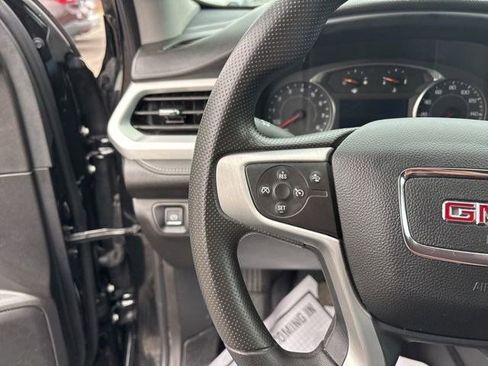 Used 2023 GMC Acadia SLE image 17