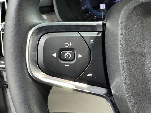 Used 2025 Volvo XC40 B5 Ultra image 21