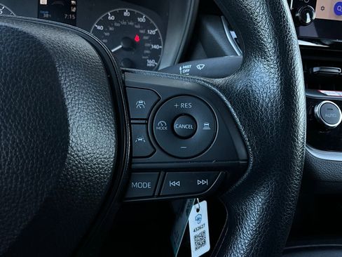 Used 2025 Toyota Corolla LE image 30
