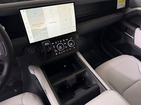 New 2026 Land Rover Defender 110 X-Dynamic SE AWD/4WD image 37