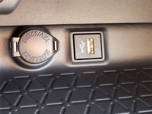 Used 2025 Toyota RAV4 XLE image 28