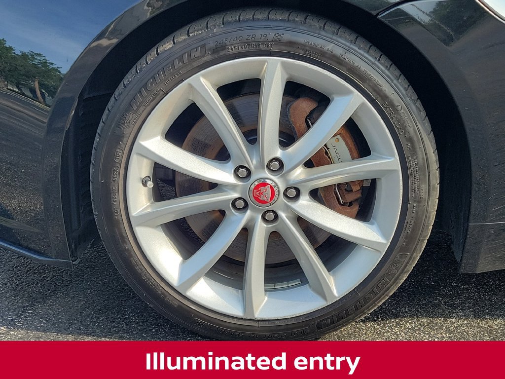 Used 2020 Jaguar F-TYPE Coupe RWD image 11