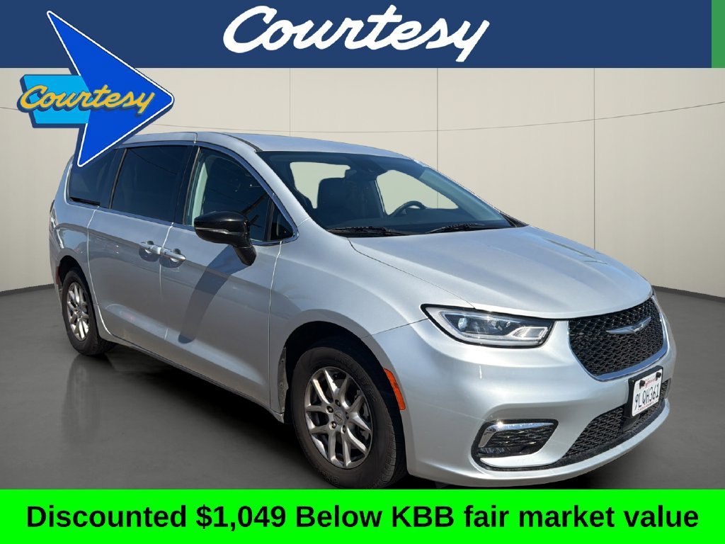 Used 2024 Chrysler Pacifica Touring-L FWD image 1