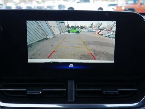 Used 2025 Chevrolet Trax ACTIV w/ Sunroof Package image 7