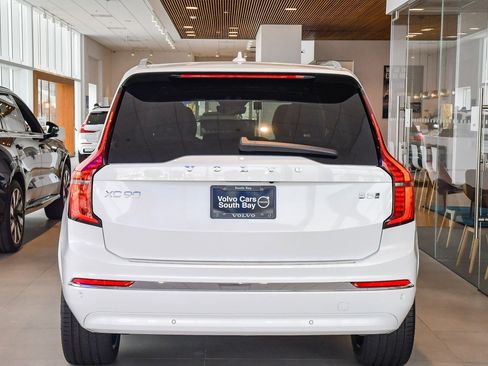 Used 2025 Volvo XC90 B5 Plus w/ Protection Package Premier image 9