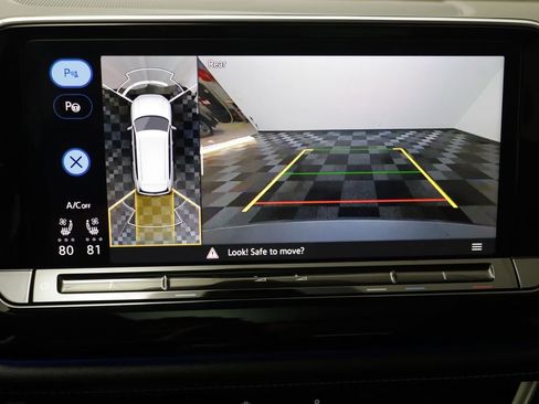 Used 2024 Volkswagen Atlas SEL Premium R-Line image 11