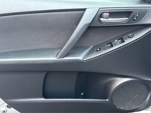 Used 2011 MAZDA MAZDA3 i Touring image 21