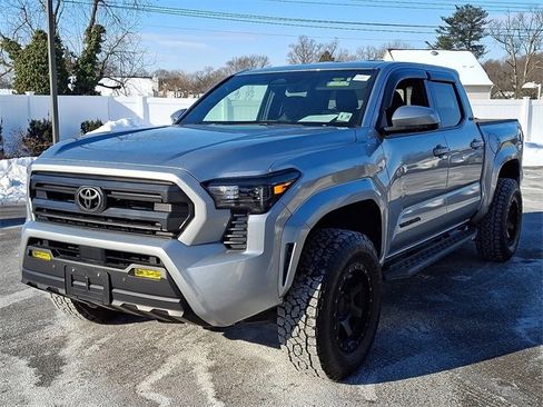 Used 2024 Toyota Tacoma SR5 image 3