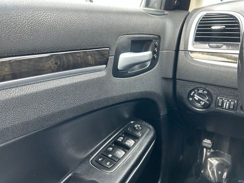 Used 2017 Chrysler 300 C image 11