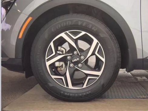 Used 2023 Kia Sportage LX AWD/4WD image 13