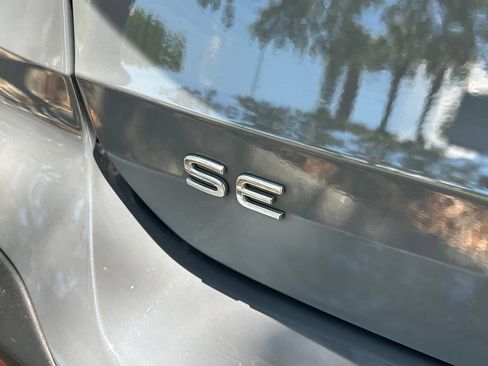 Used 2024 Volkswagen Taos SE w/ Panoramic Sunroof Package FWD image 47