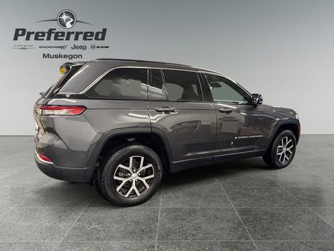 Used 2024 Jeep Grand Cherokee Limited w/ Luxury Tech Group II image 10