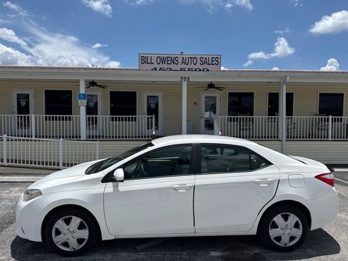 Used 2014 Toyota Corolla LE FWD image 2