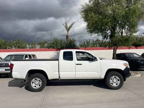 Used 2022 Toyota Tacoma SR image 3