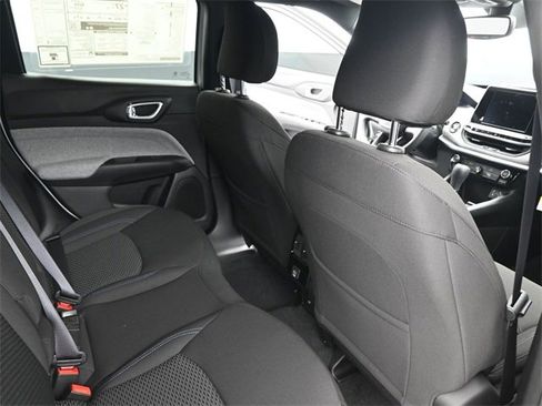 Used 2025 Jeep Compass Sport image 12