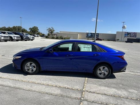 New 2025 Hyundai Elantra SE image 13